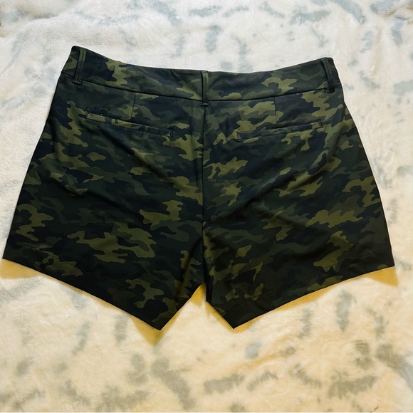 SPANX WOMEN SUNSHINE SHORTS “4”in GREEN CAMOUFLAGE SIZE(XL) - Picture 8 of 12